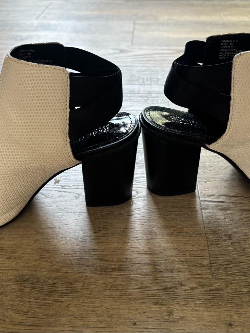 Reaction Kenneth Cole White and Black Block Heel Sandals